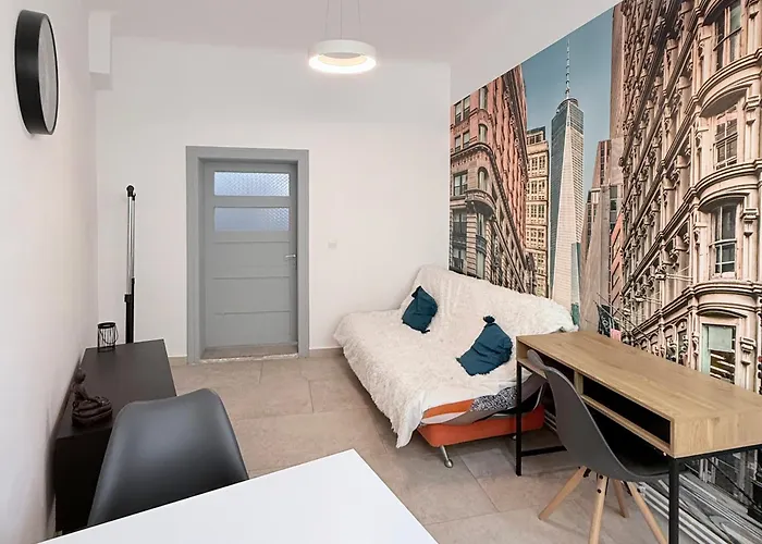 Near Park With Garden View Lägenhet